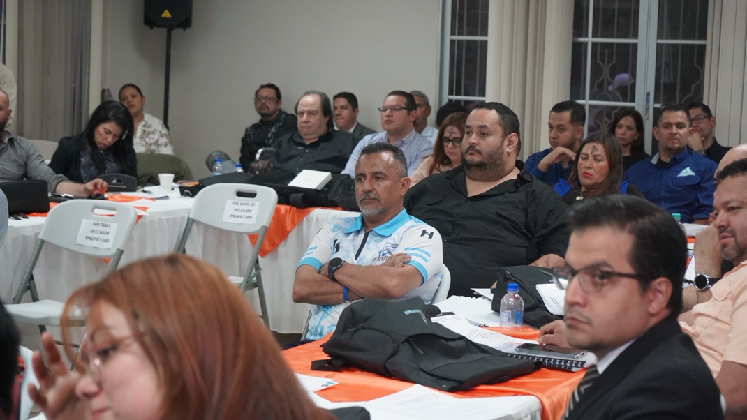 Representantes reunidos durante una actividad institucional
