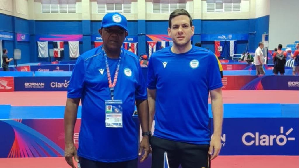El entrenador, Julio Hernández, y el seleccionado Irvin Zavala.